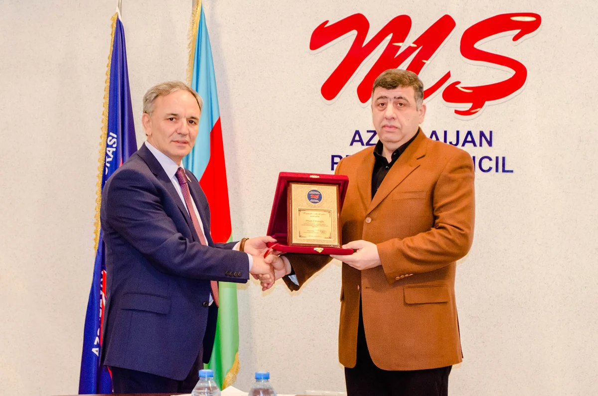 ​Yazıçı-publisist Orxan Fikrətoğluya Mətbuat Şurasının mükafatı təqdim olunub