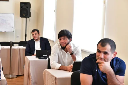 Fərid Qayıbov yarışlarda uğurla çıxış etmiş idmançılar və məşqçilərlə görüşüb