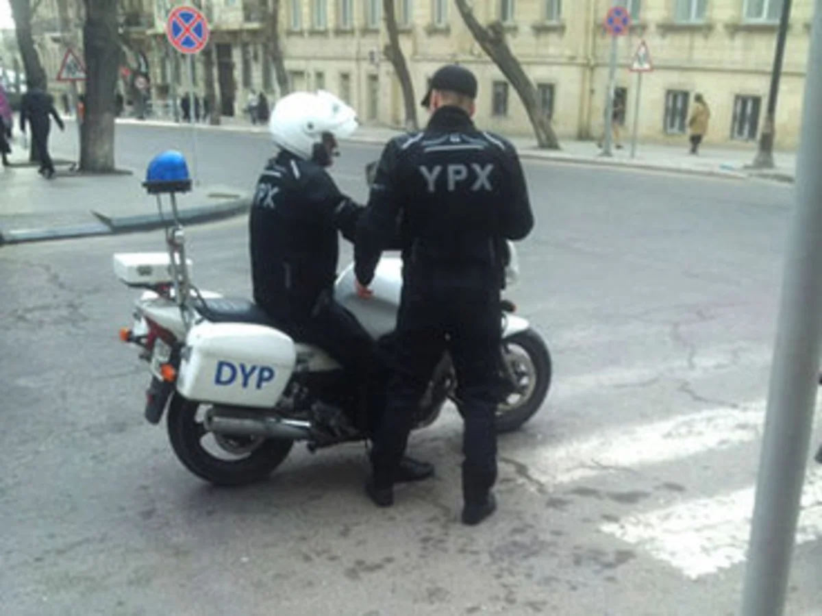 ​В Баку произошло ДТП с участием мотоцикла дорожно-патрульной службы