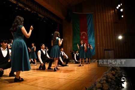 Türk Dünyası Bakı Atatürk Liseyinin məzuniyyət mərasimi keçirilib
