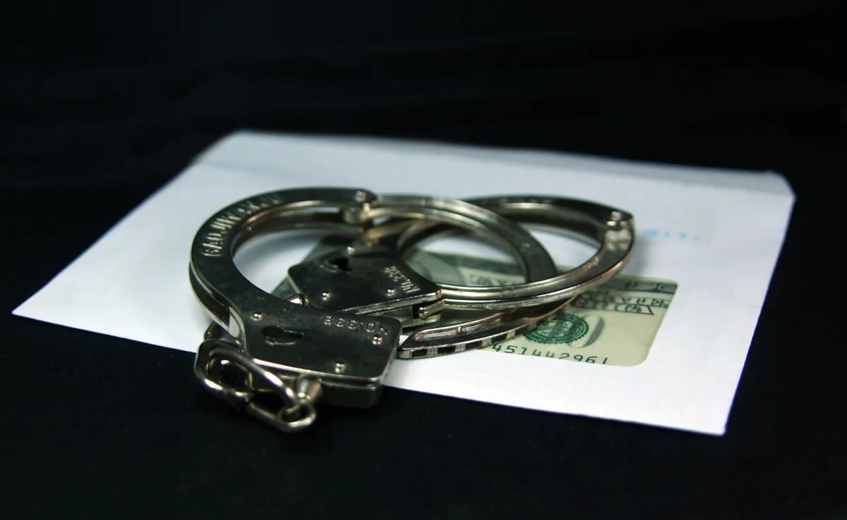 Rusiyada hərbi sənaye kompleksinə aid zavodun baş direktoru həbs edilib