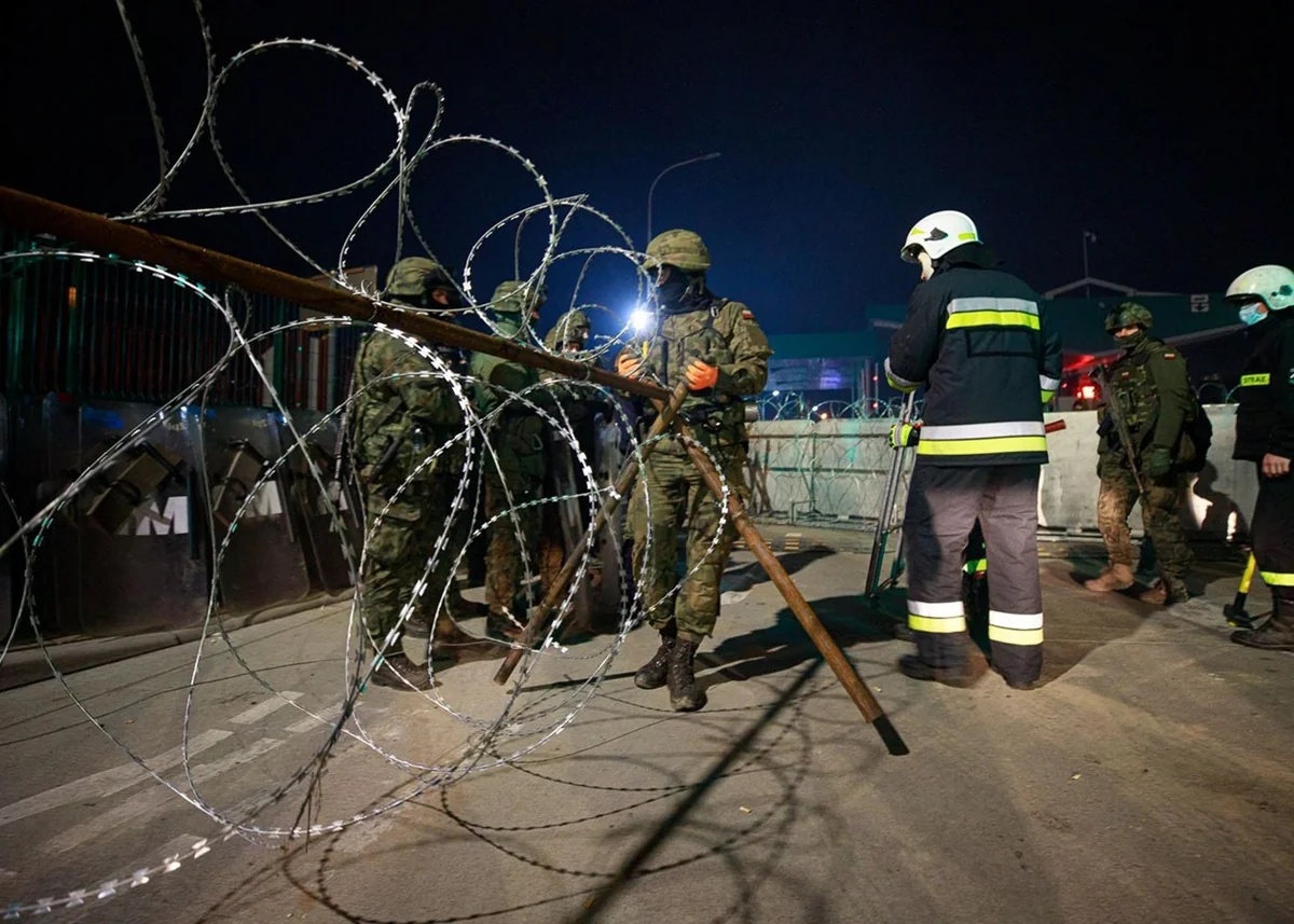 Poland, Baltic states close land borders to Russia, Belarus