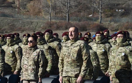 Ali Baş Komandan İlham Əliyev Şuşada hərbçilər qarşısında çıxış edib