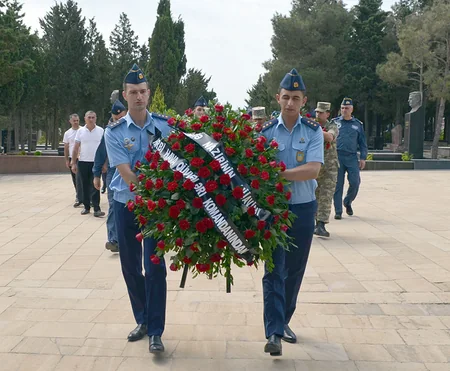 Şəhid hərbi pilot Rəşad Atakişiyevin məzarı ziyarət edilib