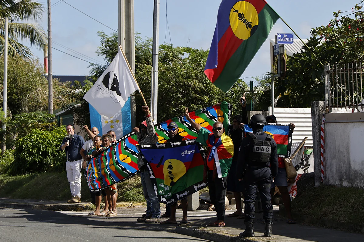 Clashes between protesters and police reignite in New Caledonia