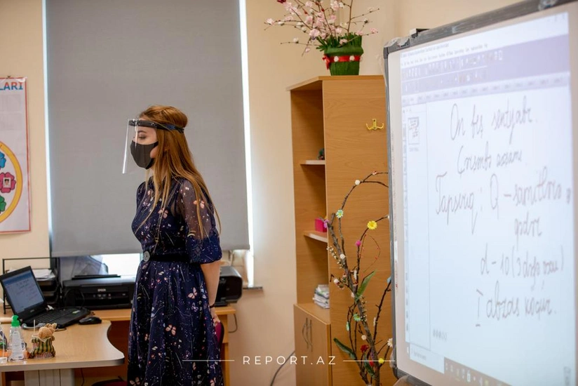 В Азербайджане учителям раздали защитные щиты для лица