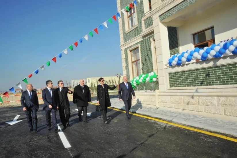 Azərbaycanın birinci xanımı kimsəsiz məzunlar üçün Masazırda tikilmiş binanın açılışında iştirak edib