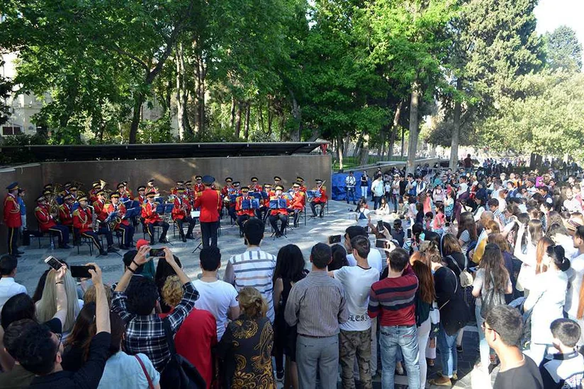 Hərbi orkestrlərin yürüşləri və nümunəvi çıxışları təşkil olunacaq