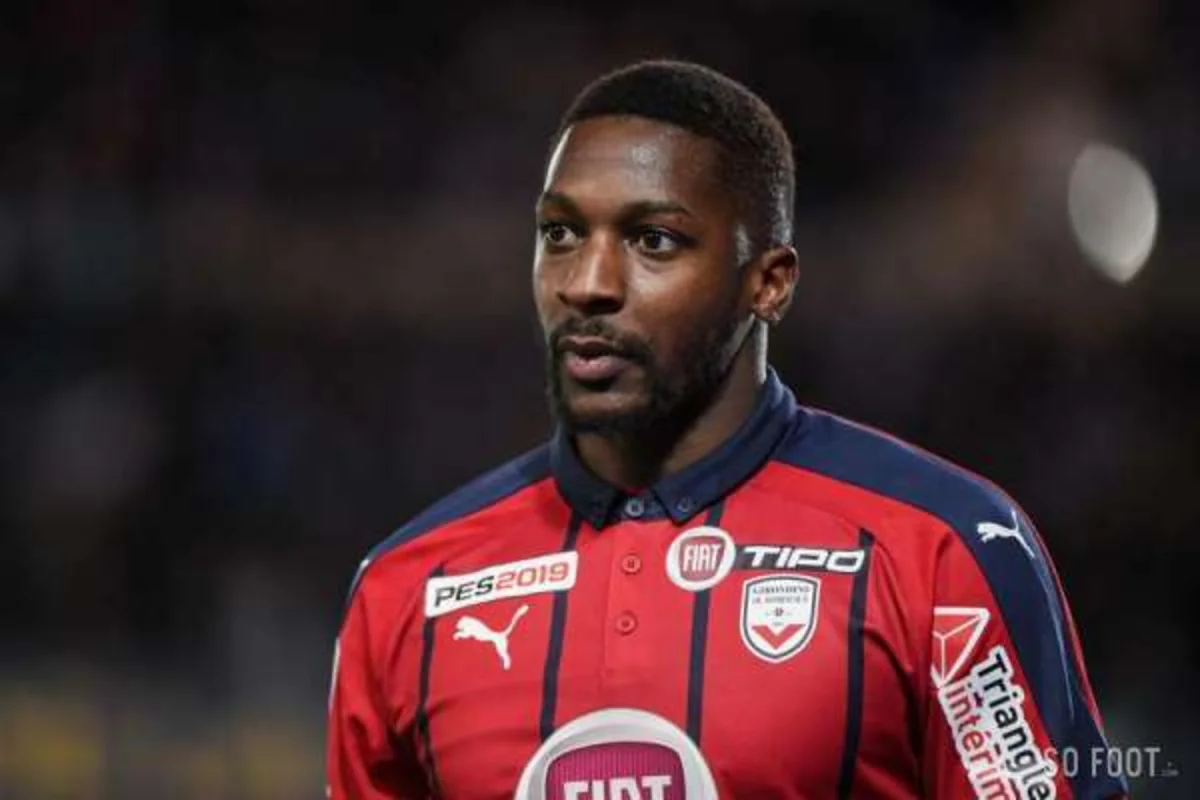 Fransa klubunun futbolçusu saqqal əkdirdikdən sonra oynaya bilmir