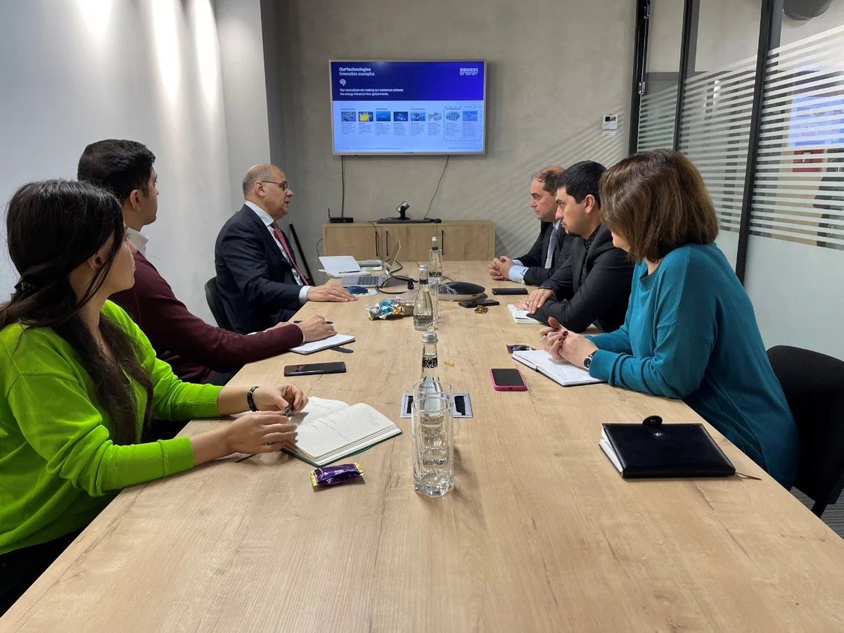 AREA “Siemens ilə külək enerjisinin yaşıl hidrogen istehsalında istifadəsini müzakirə edib