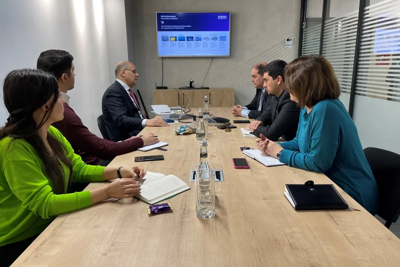 AREA “Siemens ilə külək enerjisinin yaşıl hidrogen istehsalında istifadəsini müzakirə edib