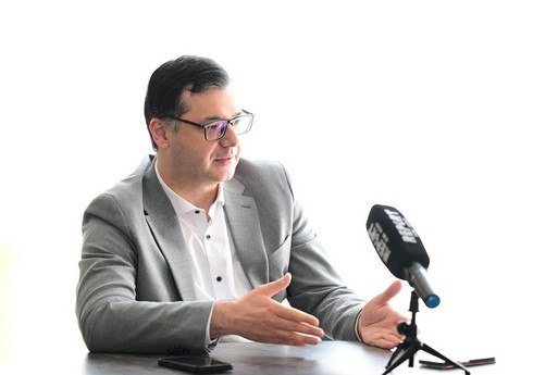 Nazirlik rəsmisi: Normativ hüquqi aktlarda fəxri adların verilməsi məsələsi hələ də qüvvədədir
