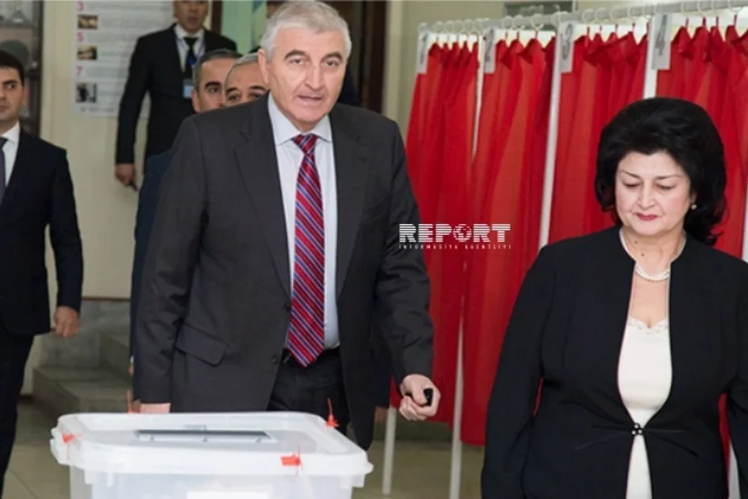 Məzahir Pənahov səs verdi