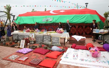 Xalqla Ordu əl-ələ devizi altında kütləvi vətənpərvərlik bayramı keçirilib