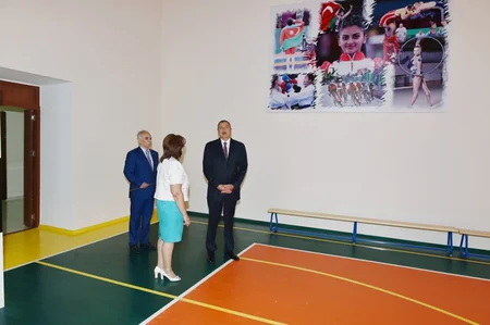 Azərbaycan ​Prezidenti Texniki-Humanitar Liseydə yenidənqurma işlərindən sonrakı vəziyyətlə tanış olub