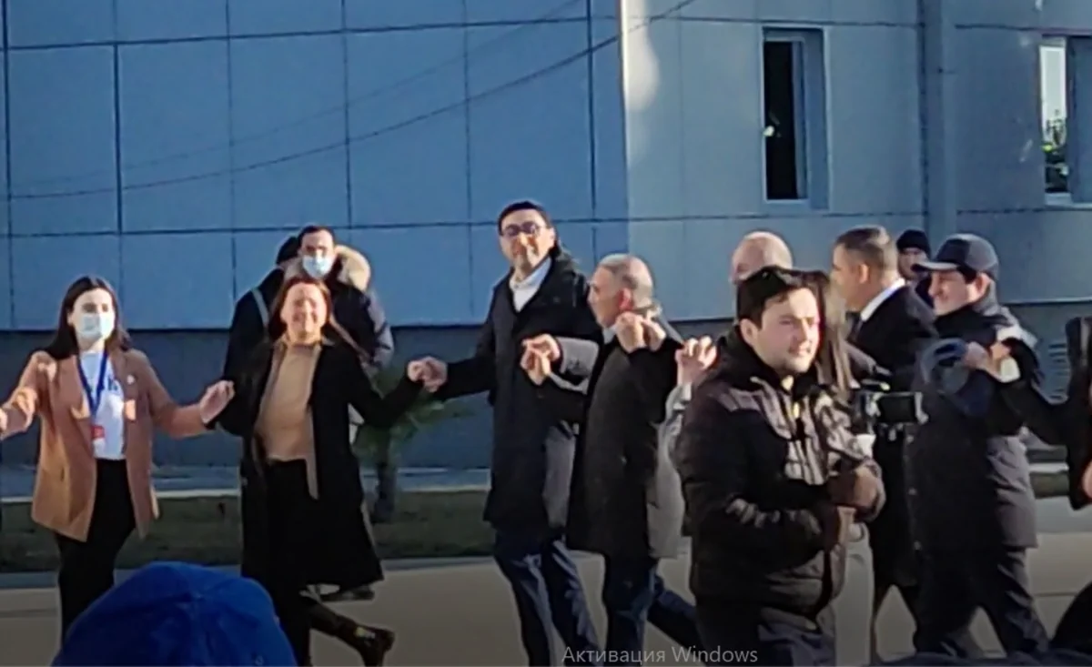 Fərid Qayıbov Mingəçevirdə gənclərlə rəqs edib