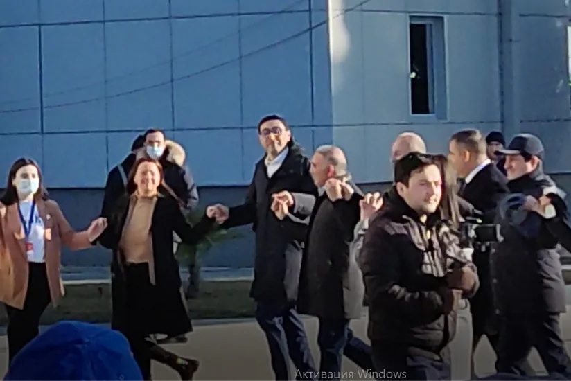 Fərid Qayıbov Mingəçevirdə gənclərlə rəqs edib