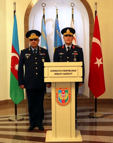 ​Azərbaycanın müdafiə naziri Türkiyə Hərbi Hava Qüvvələri Komandanını qəbul edib