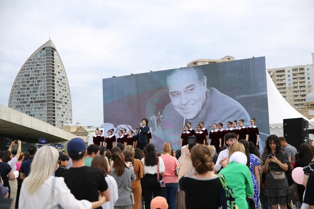 Heydər Əliyev Mərkəzinin parkında “Uşaq festivalı” təşkil olunub