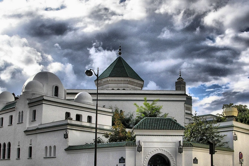 France could close almost 80 mosques