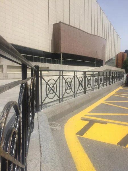 Bakıda taksi duracaqları üçün xətlər çəkilir