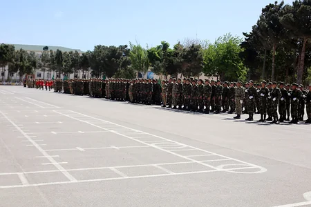 Müdafiə Nazirliyinin hərbi hissələrində andiçmə mərasimi keçirilib