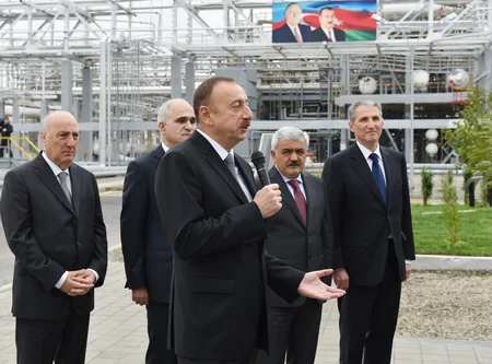 ​İlham Əliyev Sumqayıtda iki zavodun açılışında iştirak edib