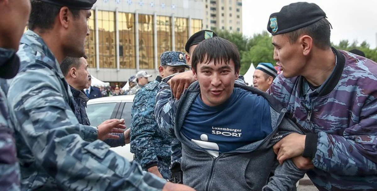 В Казахстане задержали более ста человек на несанкционированных митингах