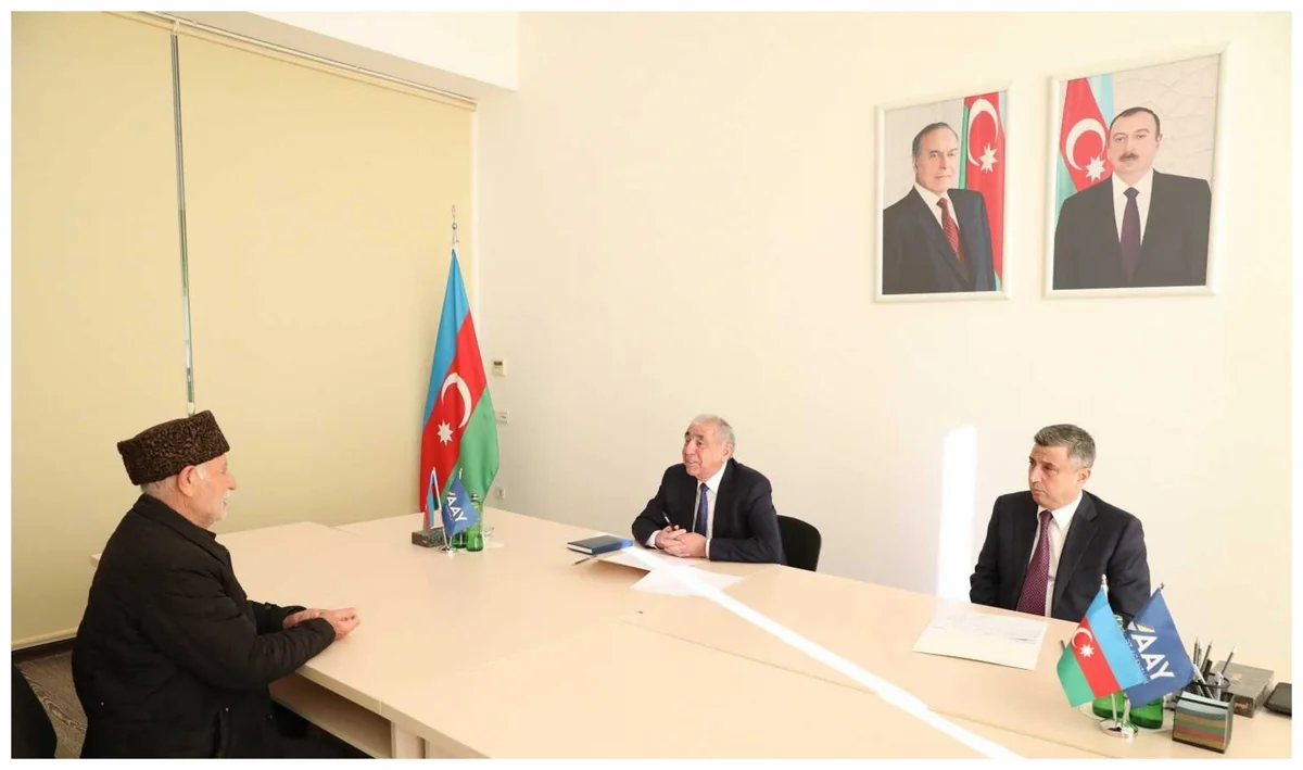 Saleh Məmmədov Sabirabadda vətəndaşları qəbul edib