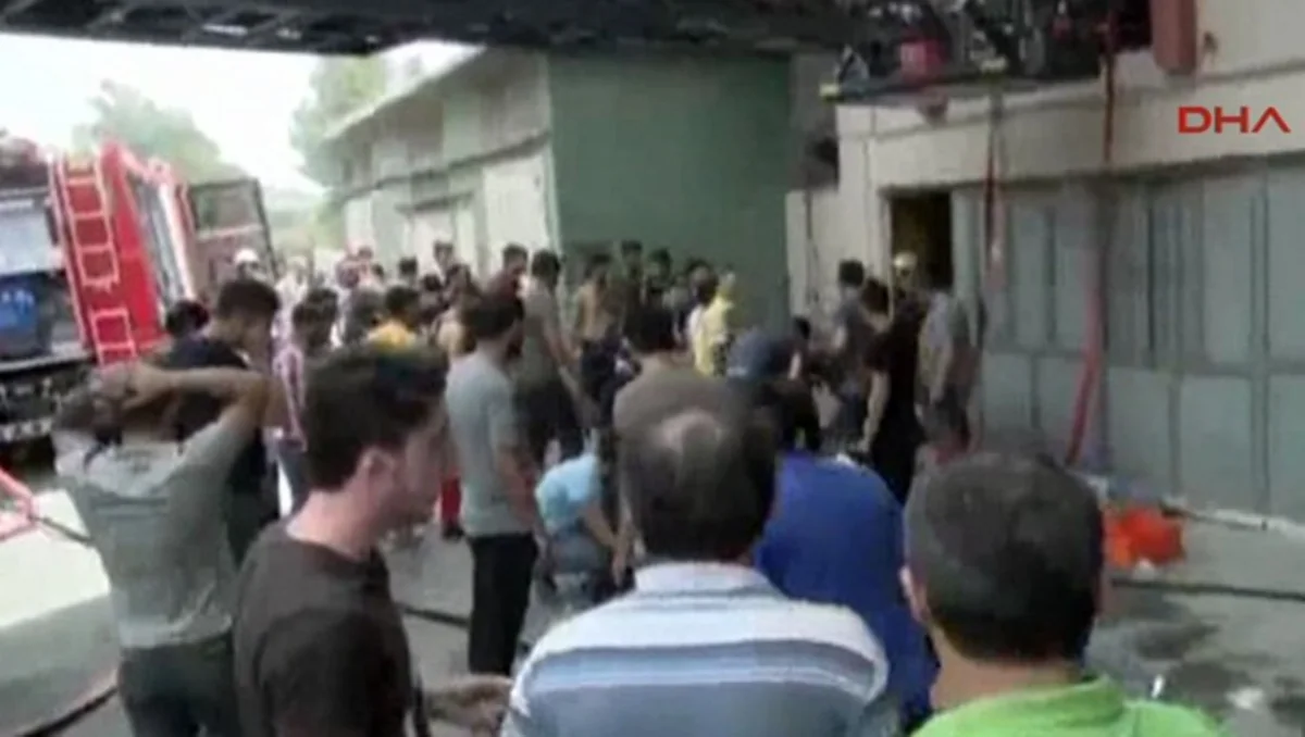 İstanbulda istehsal müəssisəsində yanğın olub, 1 nəfər ölüb, 10 nəfər yaralanıb