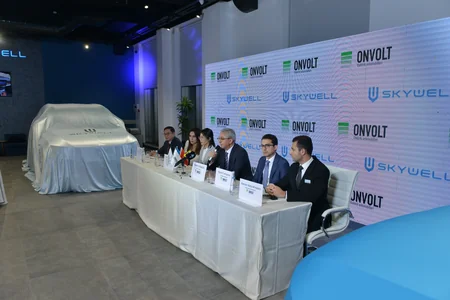 ONVOLT elektromobil satış-sərgi salonunu və SKYWELL ET5 modelini təqdim edib