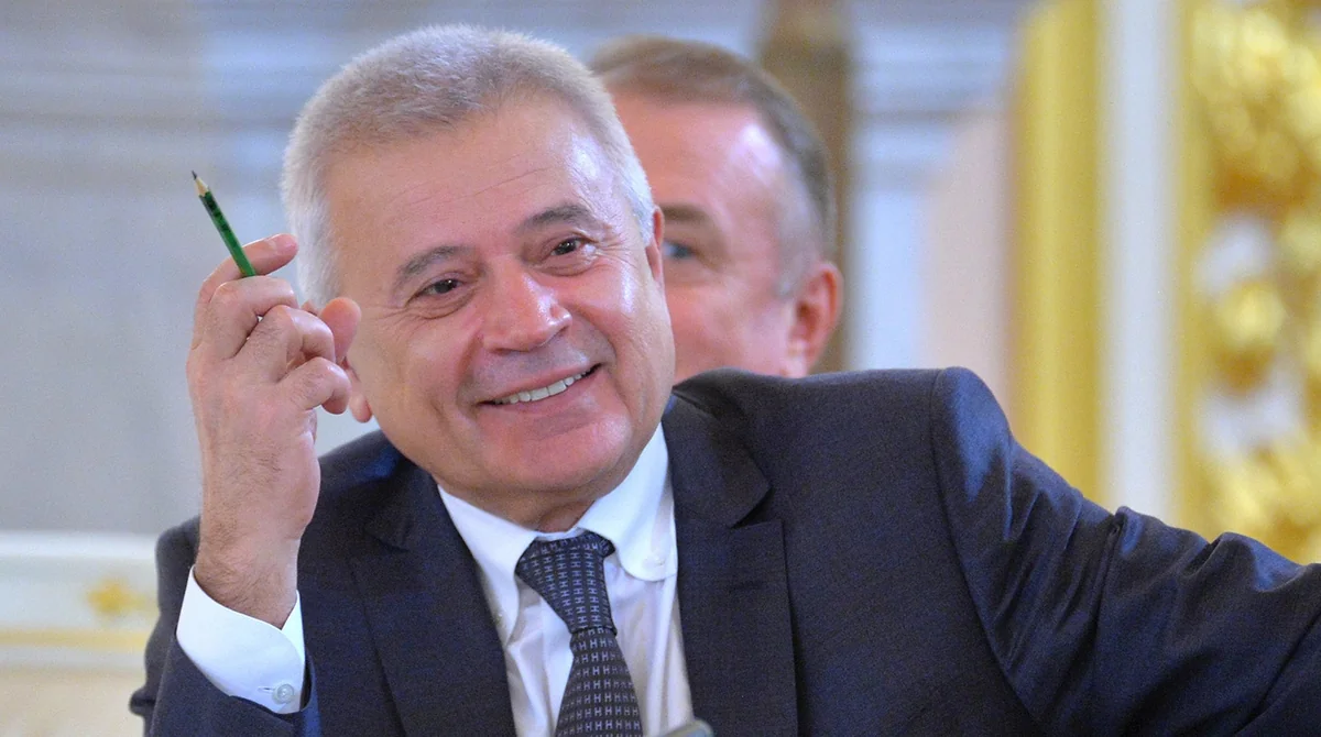 Vahid Ələkbərov oğlunu Spartak rəhbərliyinə gətirdi