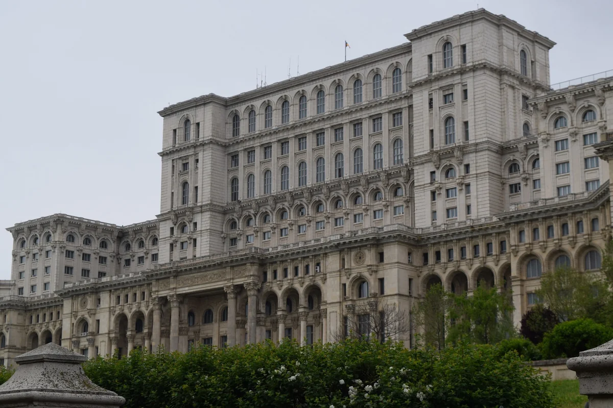 Парламент Румынии одобрил состав нового правительства