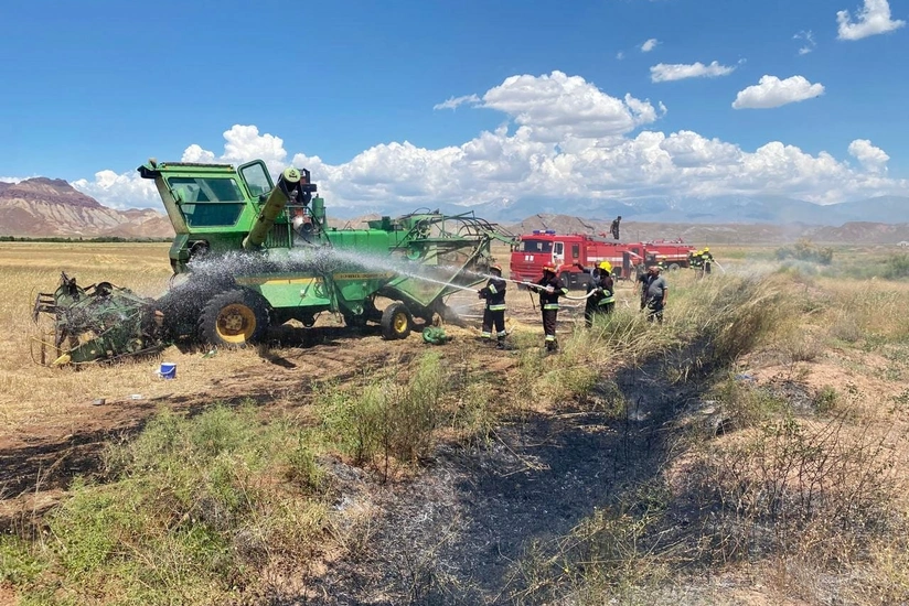 Culfada kombayn və taxıl sahəsi yanıb