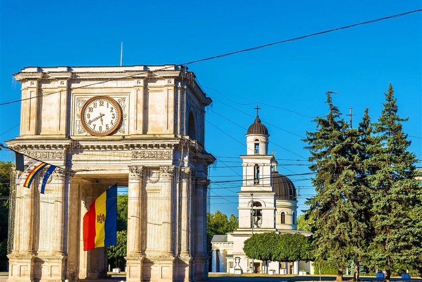 Азербайджан разрешил въезд гражданам Молдовы с просроченными паспортами