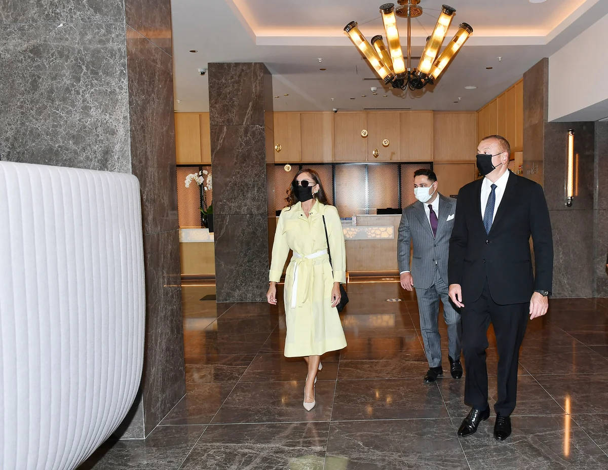 İlham Əliyev və birinci xanım “Courtyard by Marriott Baku” hotelinin açılışında iştirak ediblər