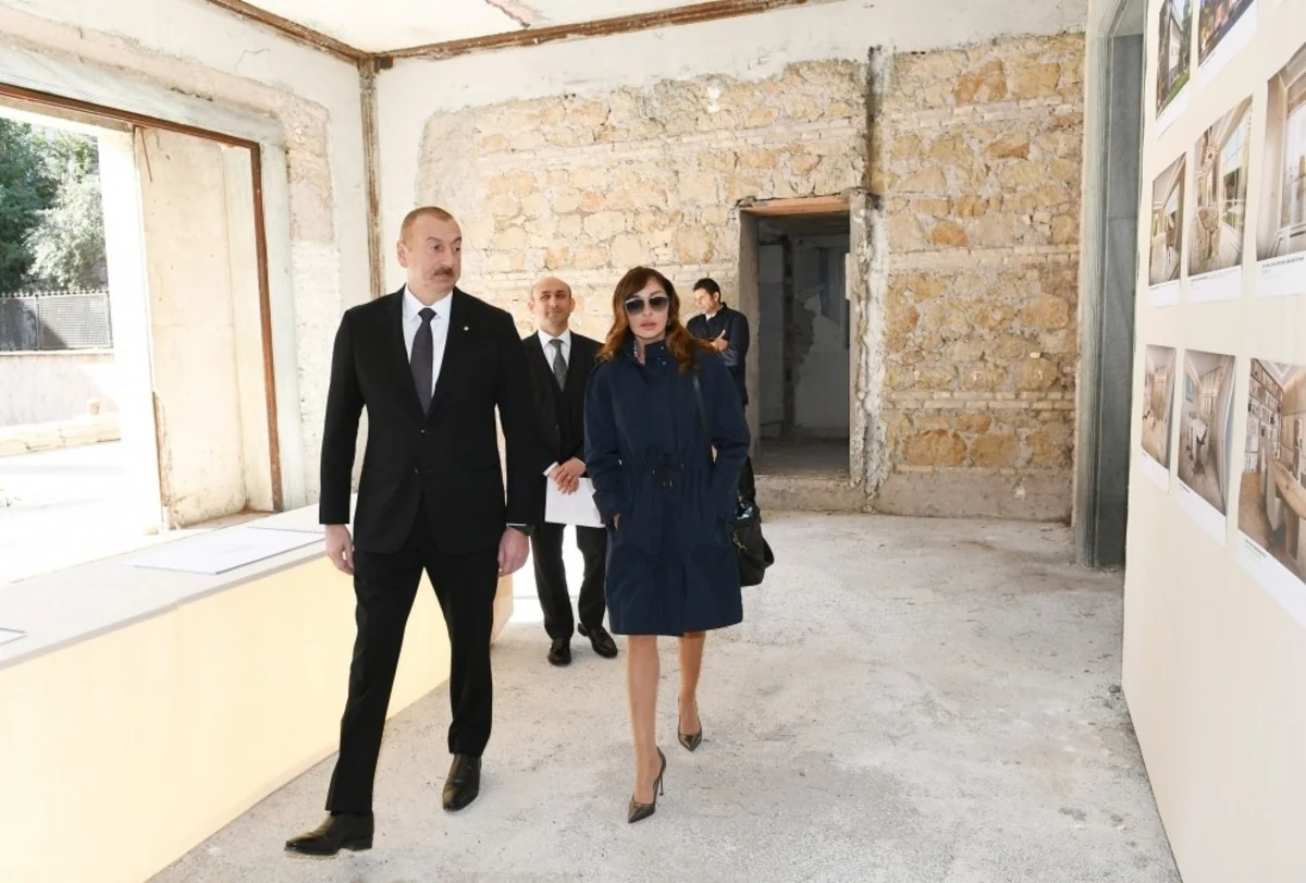 İlham Əliyev və Mehriban Əliyeva Romada Azərbaycan Mədəniyyət Mərkəzi üçün nəzərdə tutulan bina ilə tanış olublar