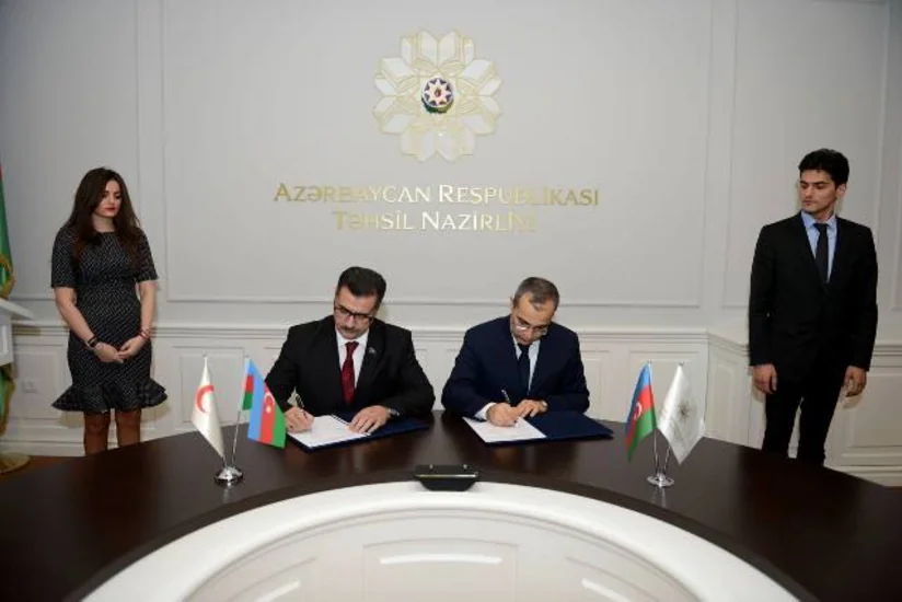 Təhsil Nazirliyi Qızıl Aypara Cəmiyyətinin təhsil müəssisələrindəki humanitar fəaliyyətini dəstəkləyəcək
