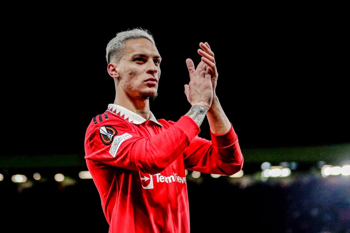 Mançester Yunayted sevgilisini döyməkdə ittiham olunan futbolçunu məşqlərə qaytarıb