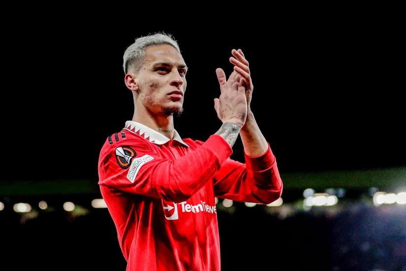 Mançester Yunayted sevgilisini döyməkdə ittiham olunan futbolçunu məşqlərə qaytarıb