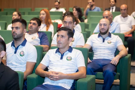 Dünya və Avropa çempionatlarına yola düşəcək paralimpiyaçılarla görüş keçirilib