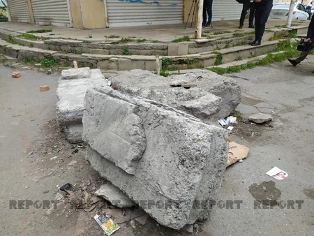 В Баку сносятся искусственно установленные заграждения на въездах во дворы
