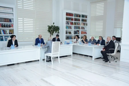 Əbülfəs Qarayev Gəncədə vətəndaşları qəbul edib