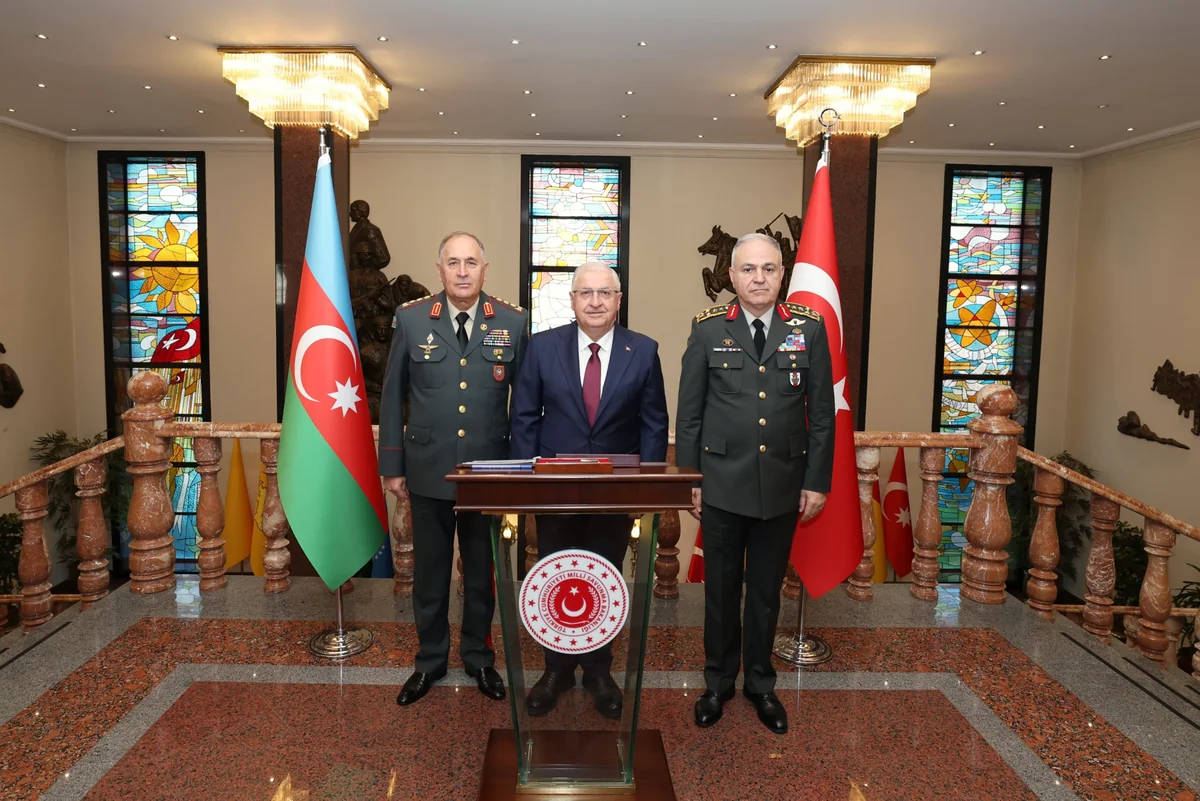Kərim Vəliyev Ankarada Türkiyənin milli müdafiə naziri ilə görüşüb