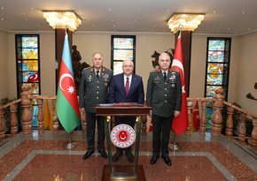 Kərim Vəliyev Ankarada Türkiyənin milli müdafiə naziri ilə görüşüb 