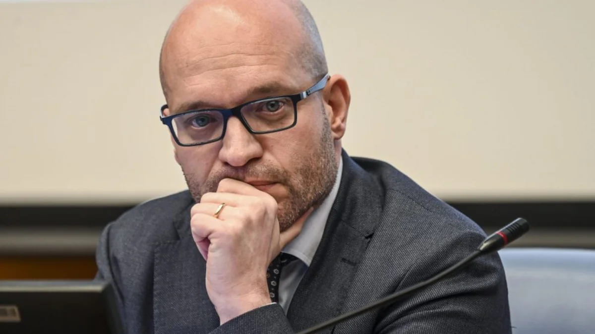İtaliyalı parlamentari münaqişələri diplomatiya yolu ilə həll etməyə çağırıb