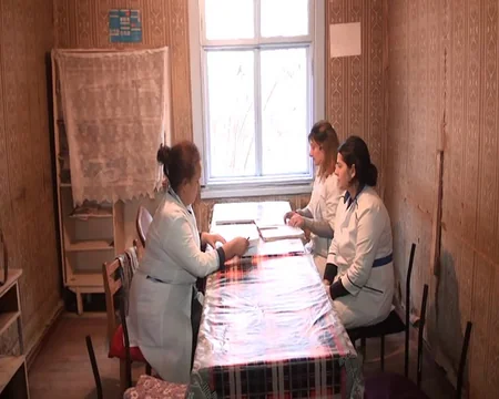 Ağdaşda tibb müəssisəsinin binası bərbad vəziyyətə düşüb, pasiyentlər üçün təhlükəli vəziyyət yaranıb