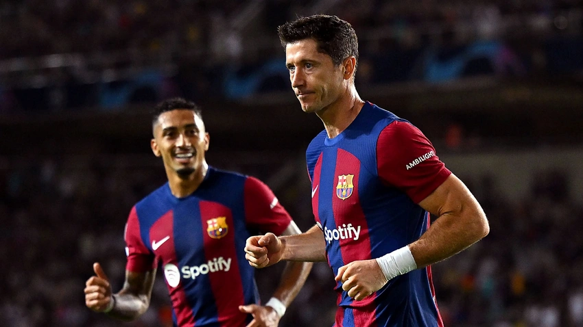 Levandovski Barselona forması ilə Çempionlar Liqasında qol vuran ən yaşlı futbolçu olub