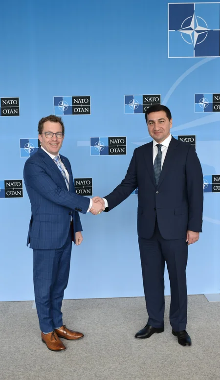 Помощник президента Азербайджана встретился в Брюсселе с помощником генсека НАТО