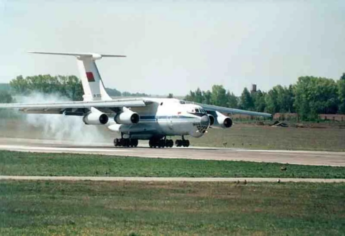 BMT-nin təyyarəsi Somalidə qəza enişi edib